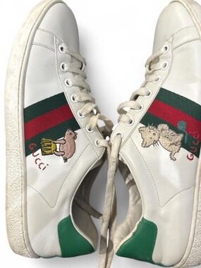 GUCCI ACE LIMITED EDITION EMBROIDERED SNEAKER WITH CAT AND PIG